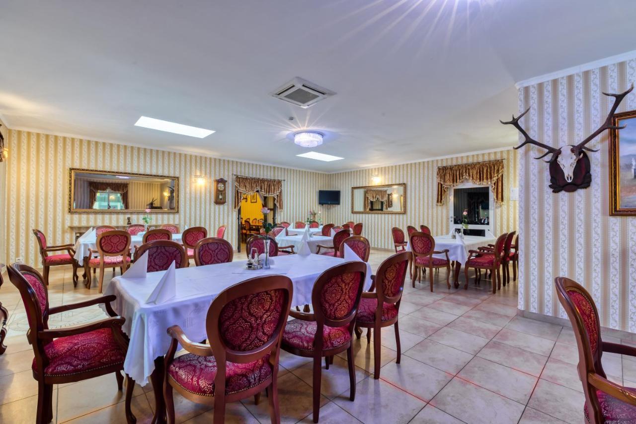 Hotel Gracja ゴジュフ・ヴィエルコポルスキ エクステリア 写真