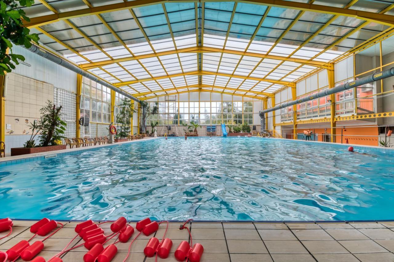Hotel Gracja ゴジュフ・ヴィエルコポルスキ エクステリア 写真