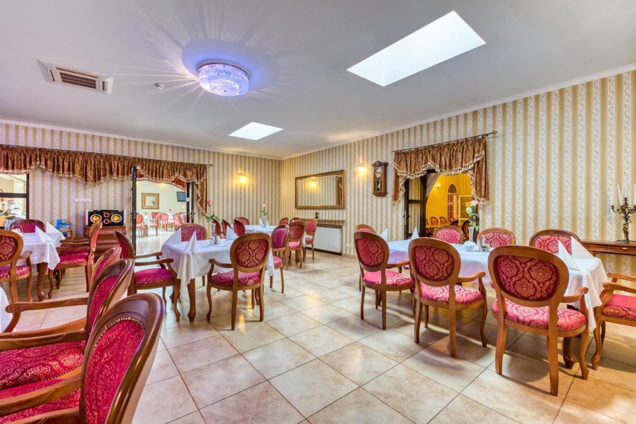 Hotel Gracja ゴジュフ・ヴィエルコポルスキ エクステリア 写真