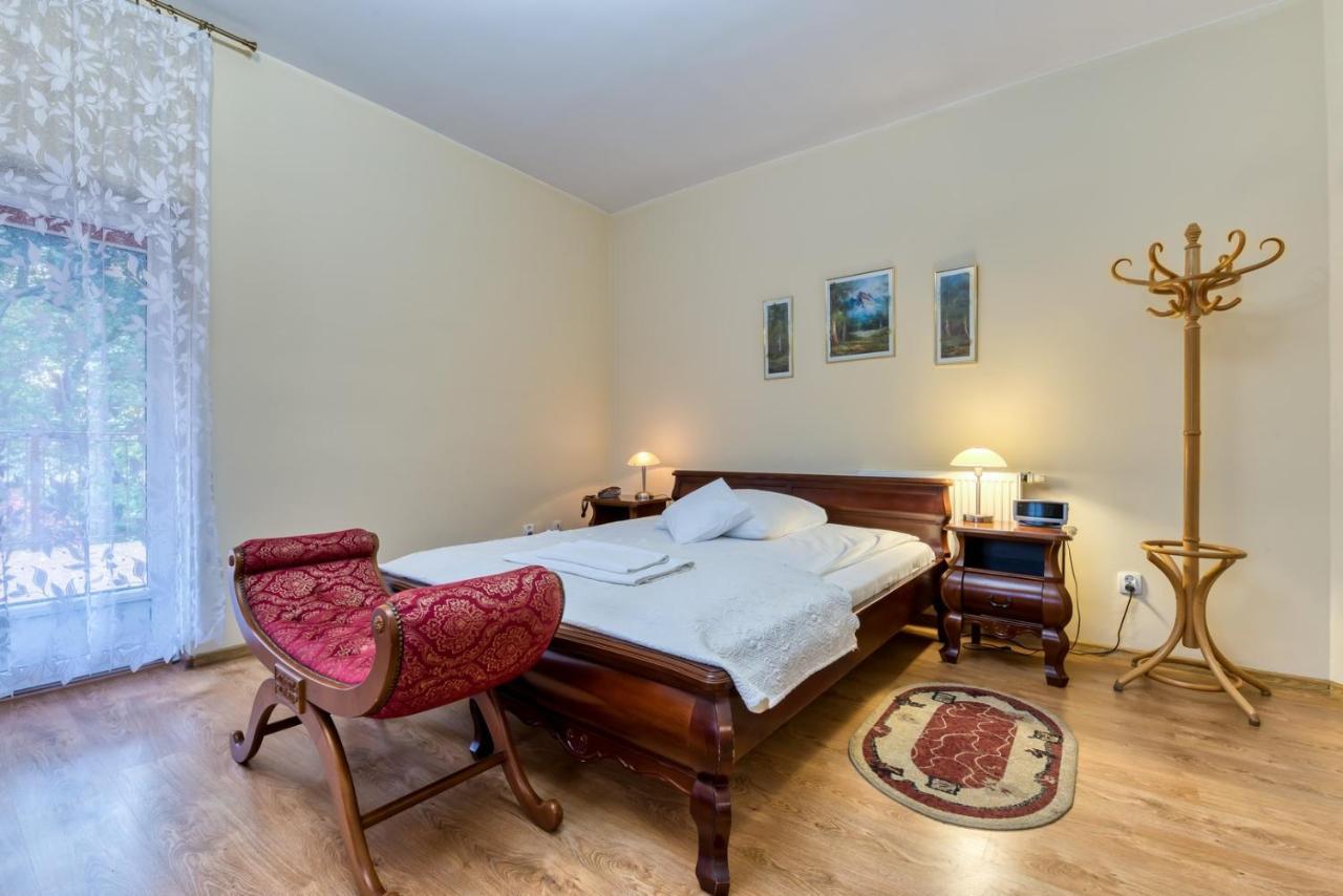 Hotel Gracja ゴジュフ・ヴィエルコポルスキ エクステリア 写真