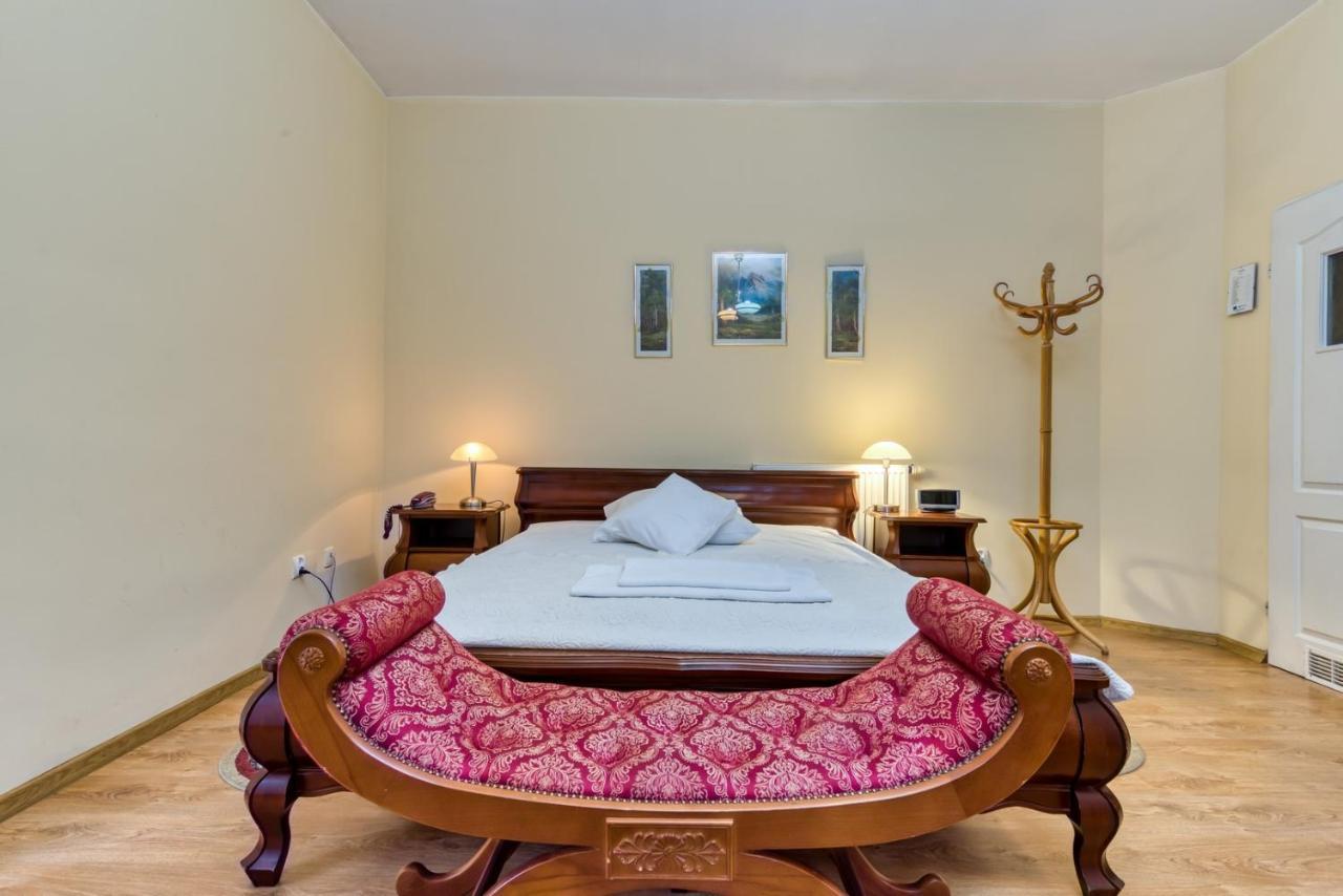 Hotel Gracja ゴジュフ・ヴィエルコポルスキ エクステリア 写真
